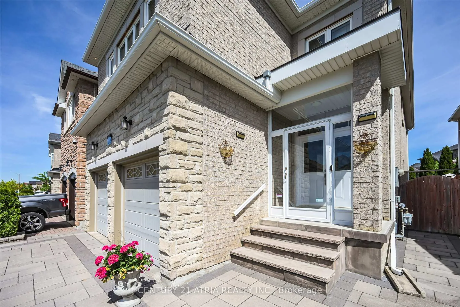 Photo 3 of 119 Martini Drive, Richmond Hill, Rouge Woods — HOMEH