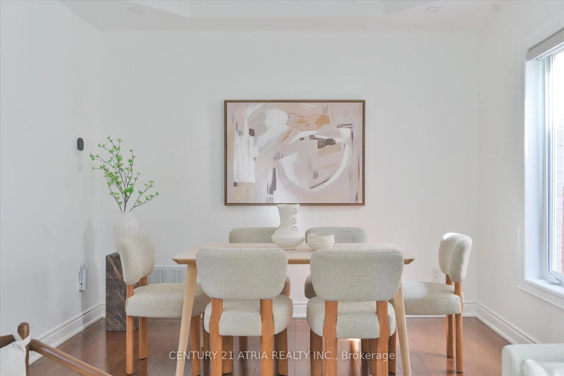 Photo 9 of 119 Martini Drive, Richmond Hill, Rouge Woods — HOMEH