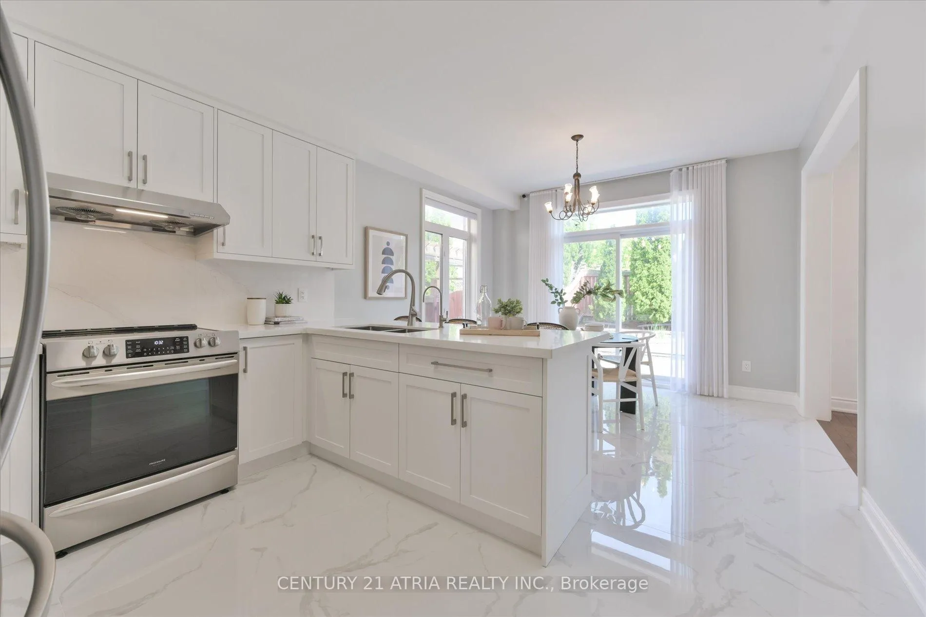 Photo 22 of 119 Martini Drive, Richmond Hill, Rouge Woods — HOMEH