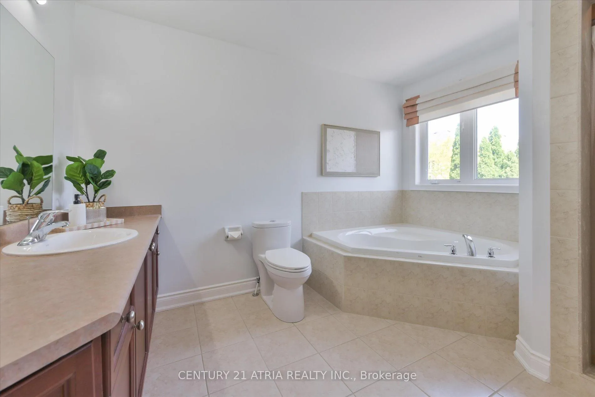 Photo 34 of 119 Martini Drive, Richmond Hill, Rouge Woods — HOMEH
