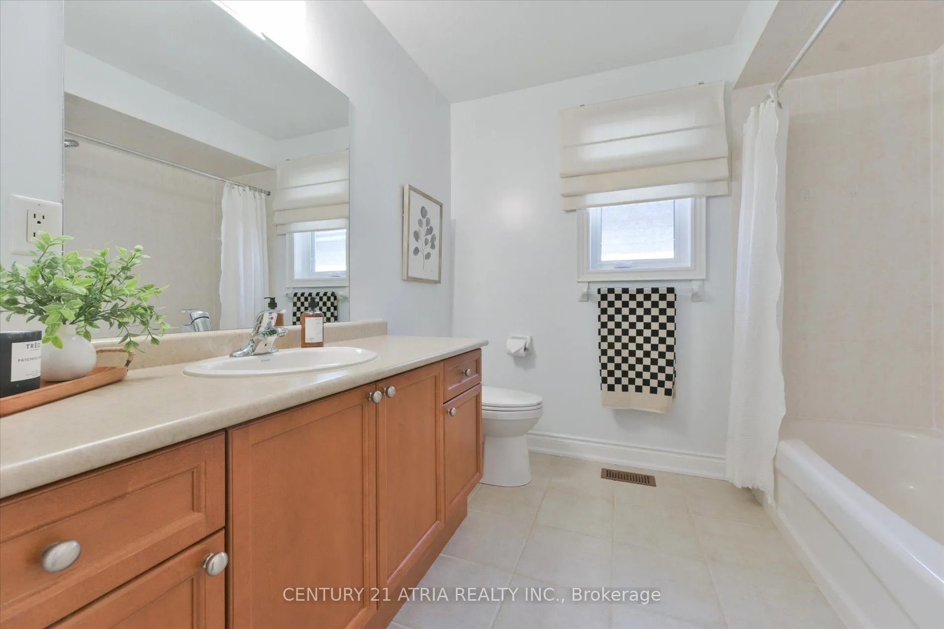 Photo 40 of 119 Martini Drive, Richmond Hill, Rouge Woods — HOMEH
