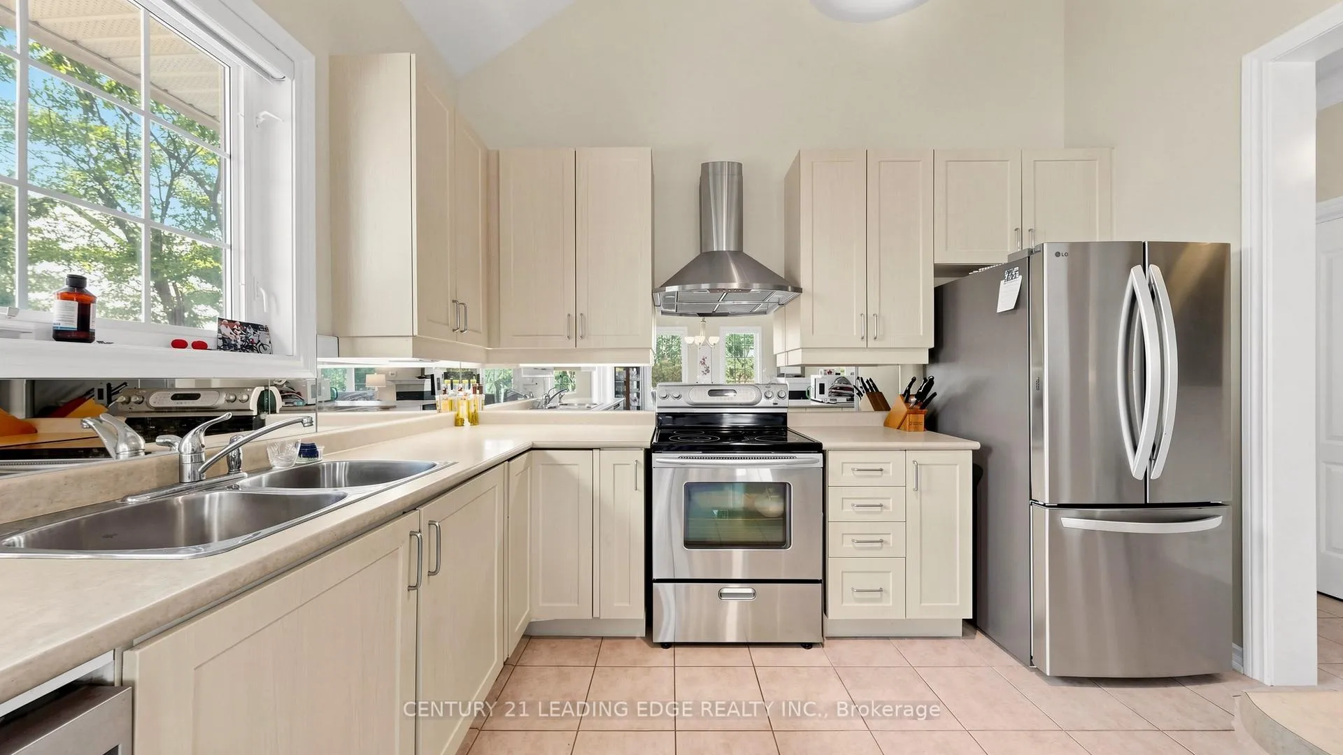 Photo 12 of 107 Lakeside Vista Way, Markham, Greensborough — HOMEH