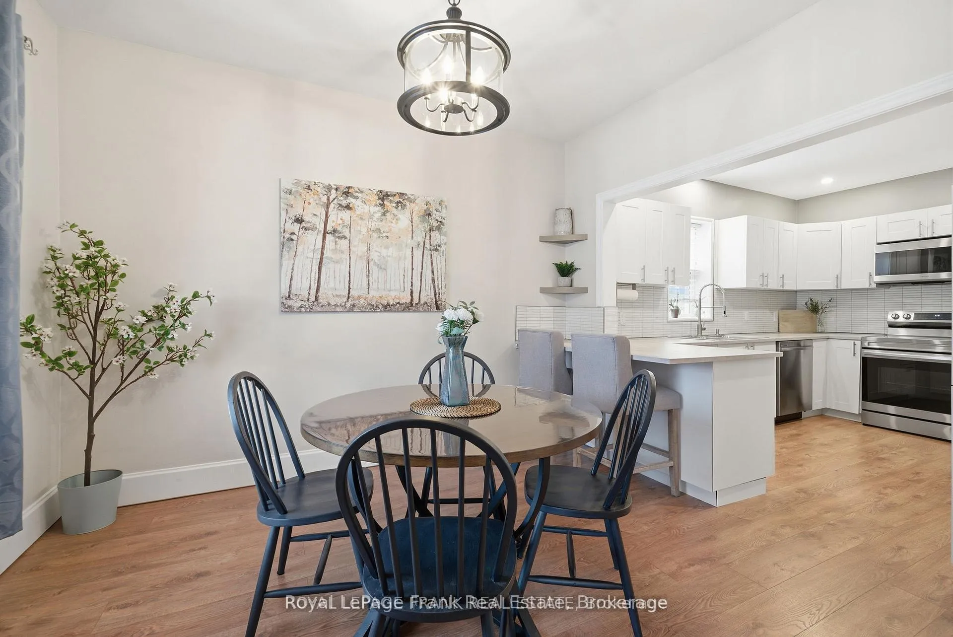 Photo 9 of 121 Durham Street W, Kawartha Lakes, Lindsay — HOMEH