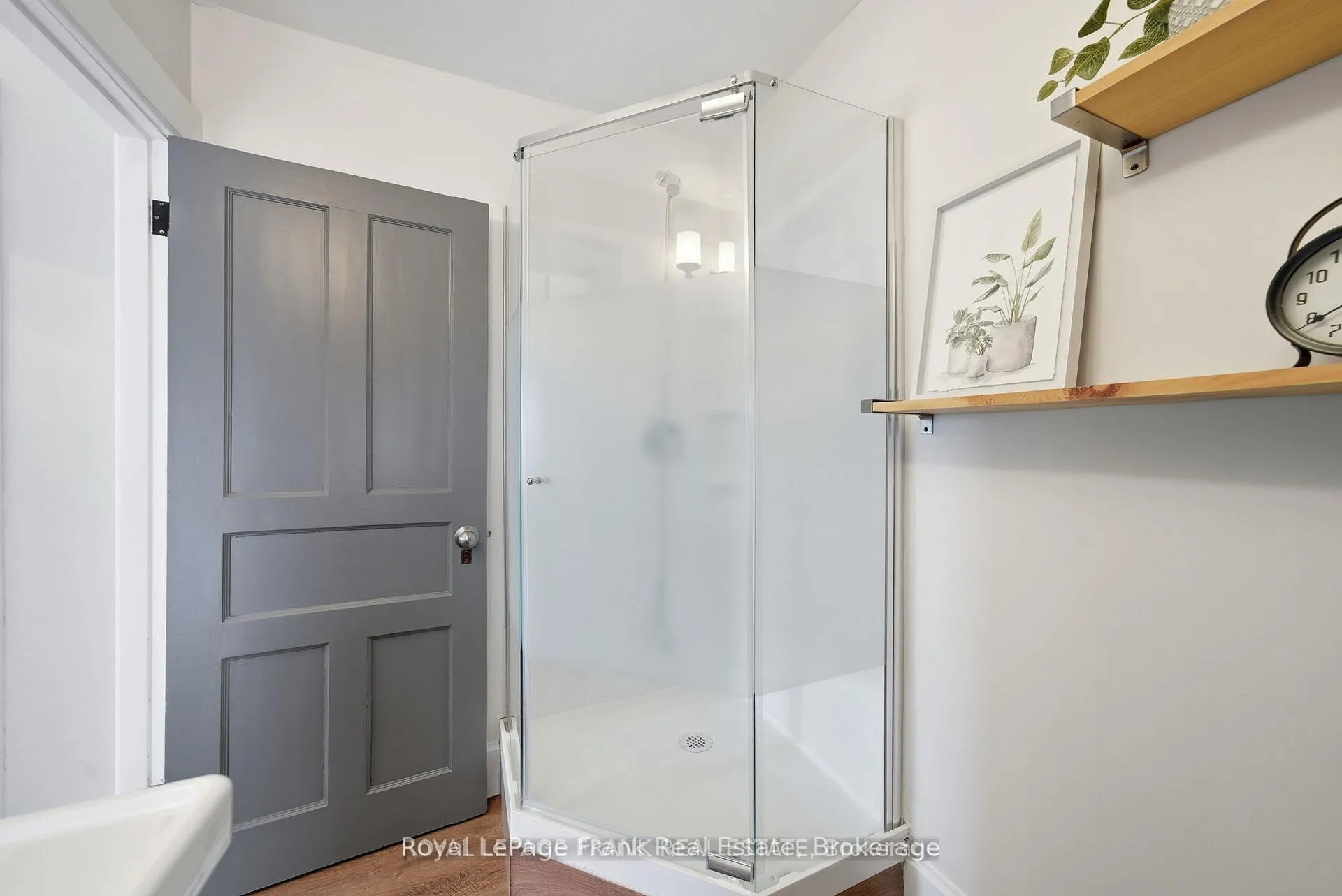 Photo 20 of 121 Durham Street W, Kawartha Lakes, Lindsay — HOMEH