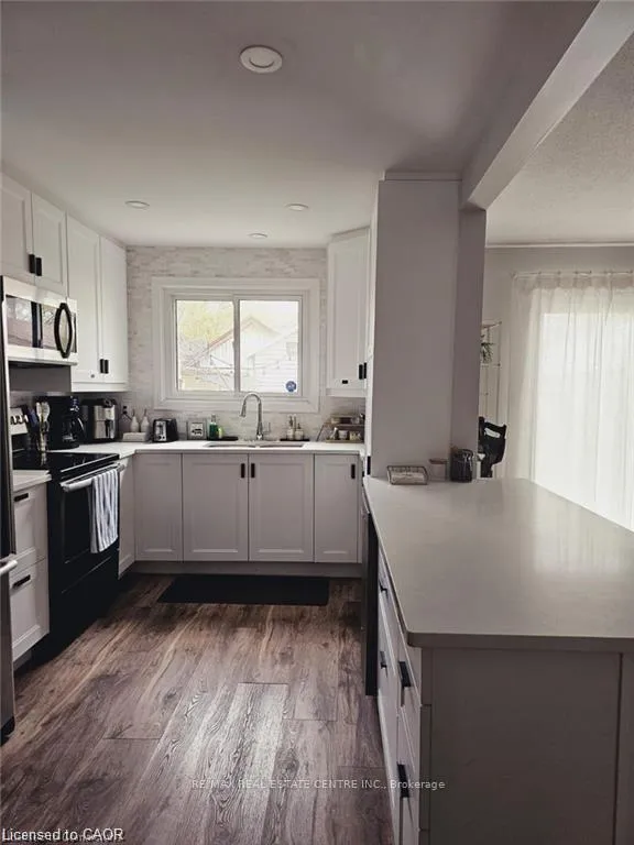 Photo 8 of 60 Obermeyer Drive, Kitchener, Stanley Park — HOMEH