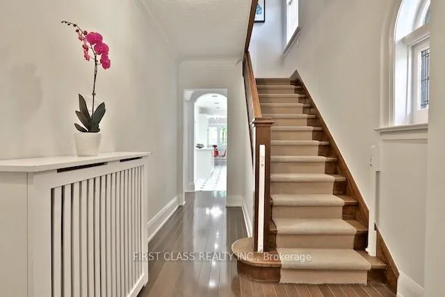 Photo 2 of 262 Castlefield Avenue, Toronto, Yonge-Eglinton — HOMEH