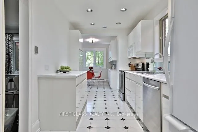Photo 3 of 262 Castlefield Avenue, Toronto, Yonge-Eglinton — HOMEH