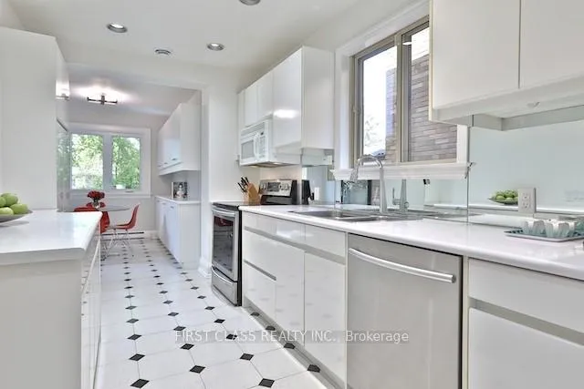 Photo 4 of 262 Castlefield Avenue, Toronto, Yonge-Eglinton — HOMEH