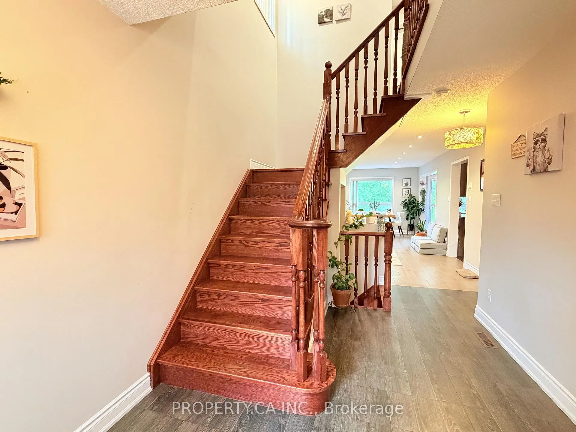 Photo 3 of Unit 44, 100 Brickyard Way, Brampton, Brampton North — HOMEH