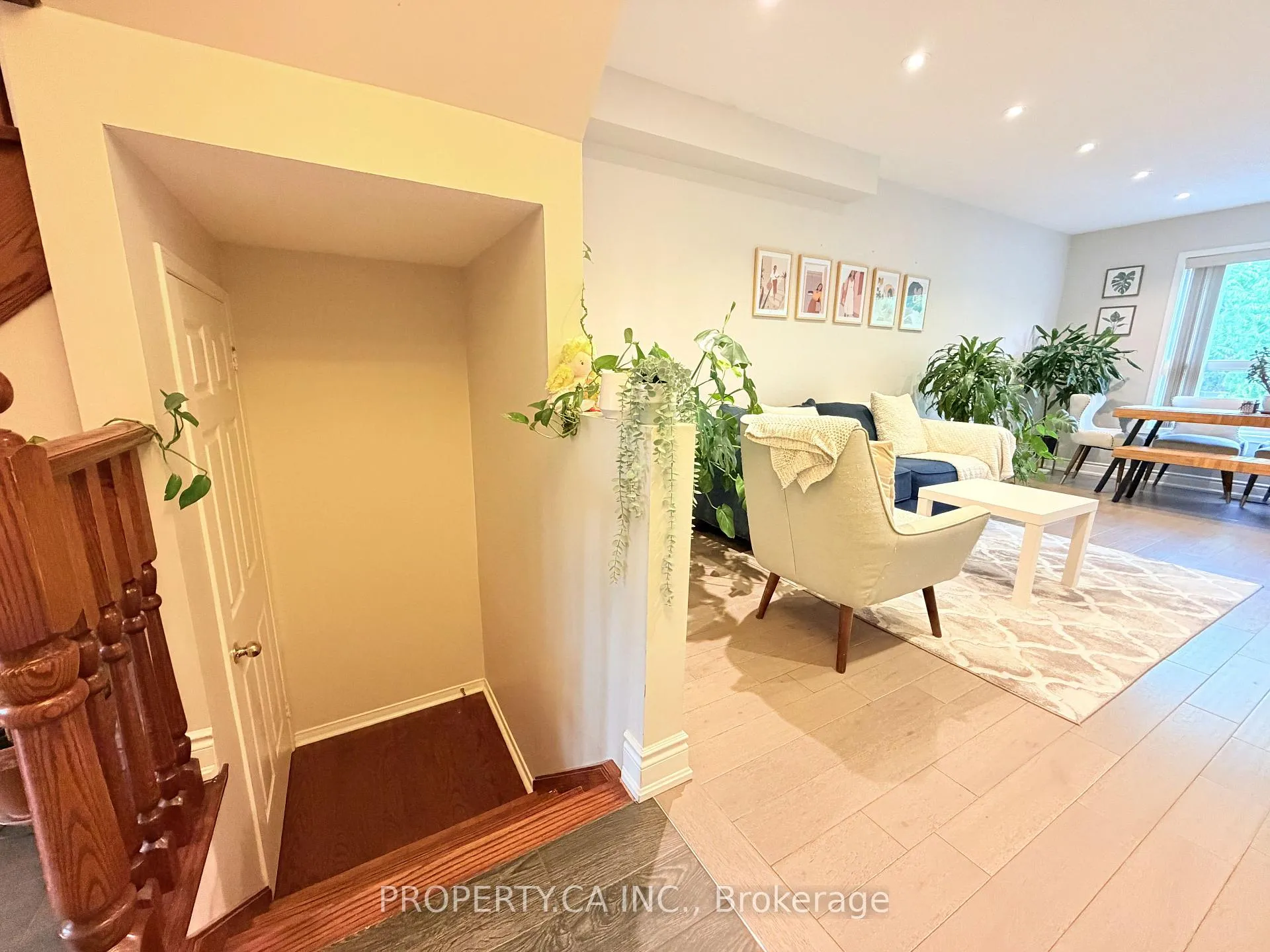 Photo 4 of Unit 44, 100 Brickyard Way, Brampton, Brampton North — HOMEH