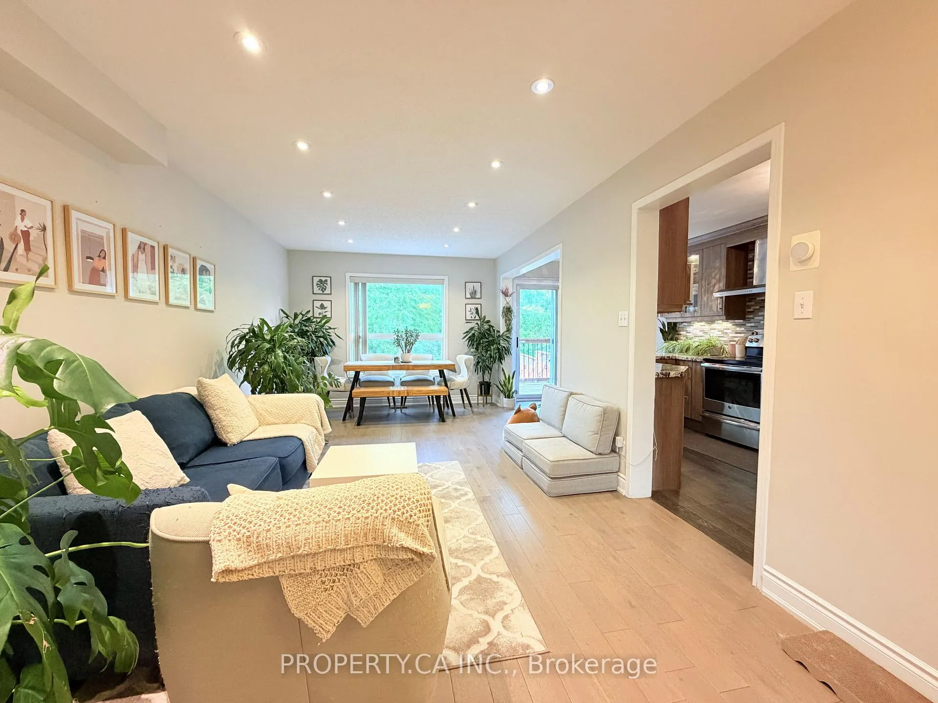 Photo 5 of Unit 44, 100 Brickyard Way, Brampton, Brampton North — HOMEH