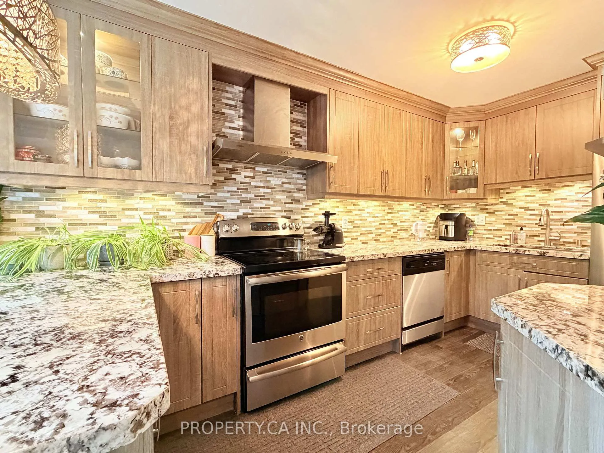 Photo 9 of Unit 44, 100 Brickyard Way, Brampton, Brampton North — HOMEH
