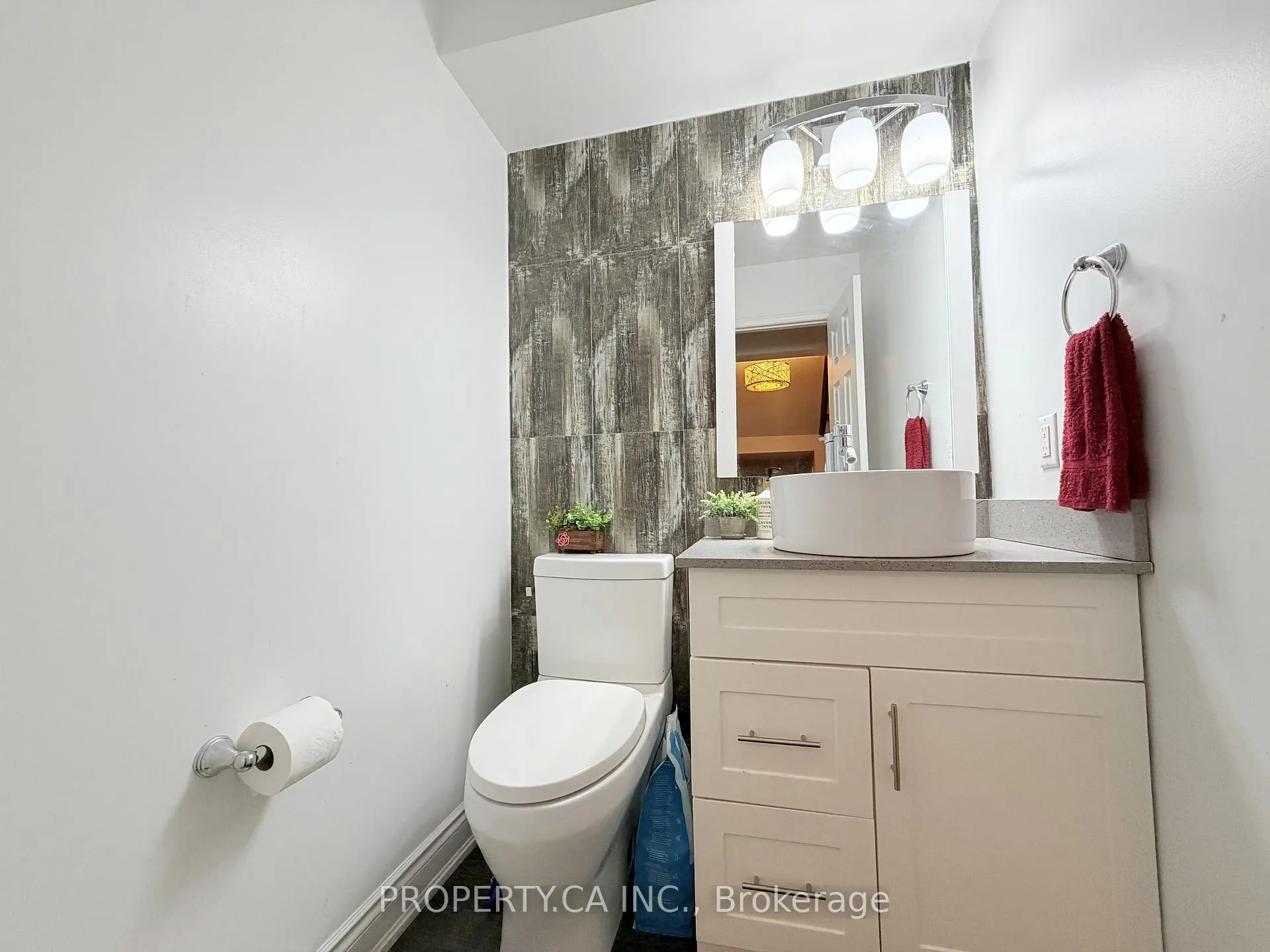 Photo 10 of Unit 44, 100 Brickyard Way, Brampton, Brampton North — HOMEH