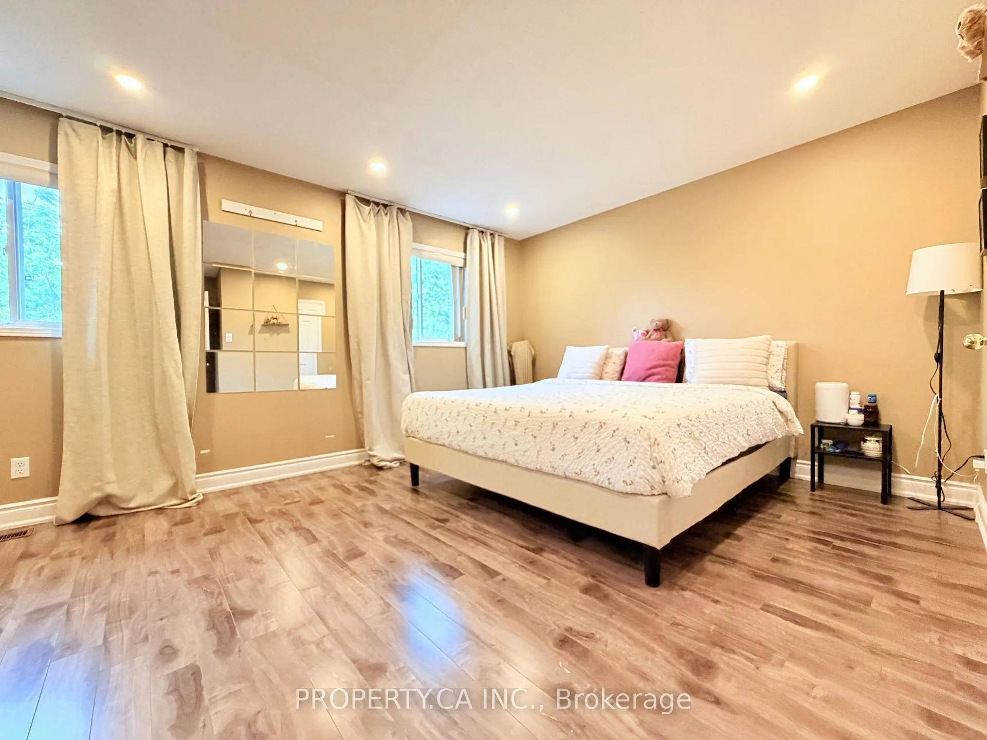 Photo 14 of Unit 44, 100 Brickyard Way, Brampton, Brampton North — HOMEH