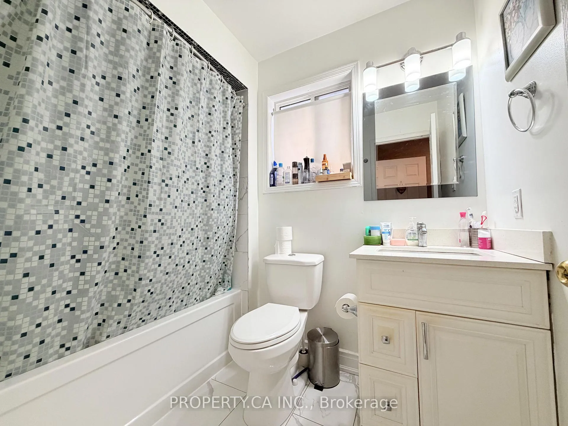 Photo 17 of Unit 44, 100 Brickyard Way, Brampton, Brampton North — HOMEH
