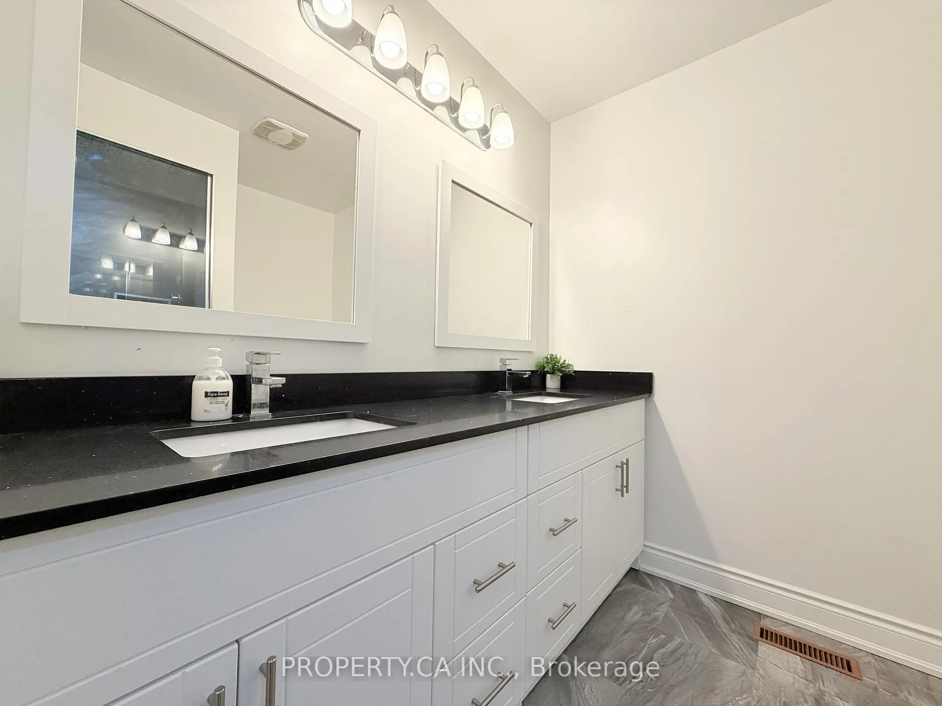 Photo 20 of Unit 44, 100 Brickyard Way, Brampton, Brampton North — HOMEH