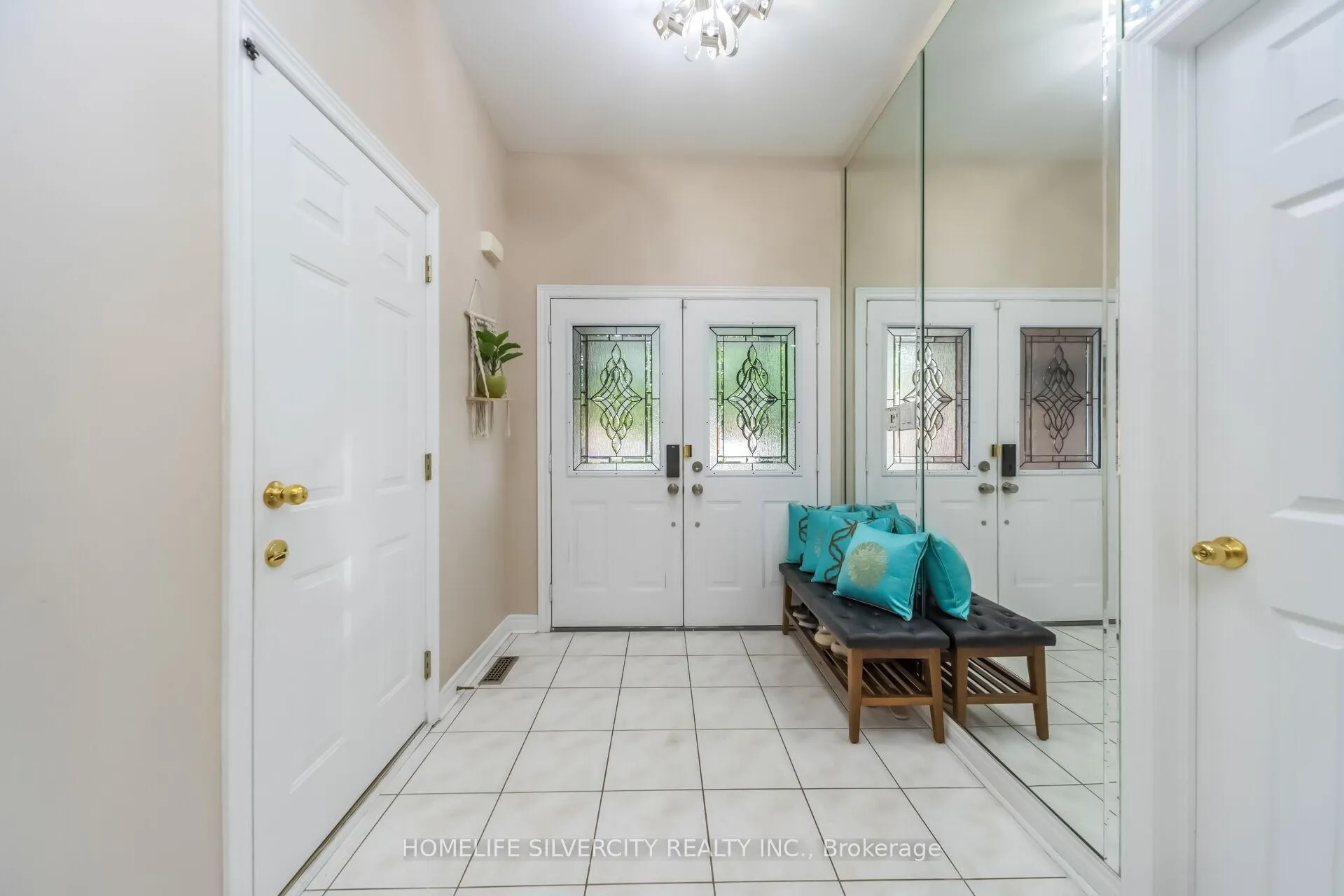 Photo 10 of 26 Bisesell Drive N, Brampton, Snelgrove — HOMEH
