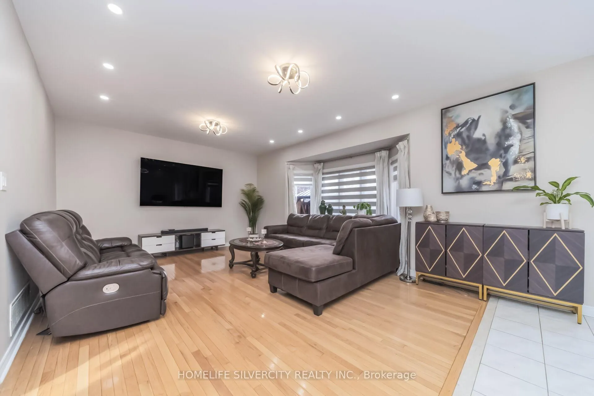 Photo 15 of 26 Bisesell Drive N, Brampton, Snelgrove — HOMEH
