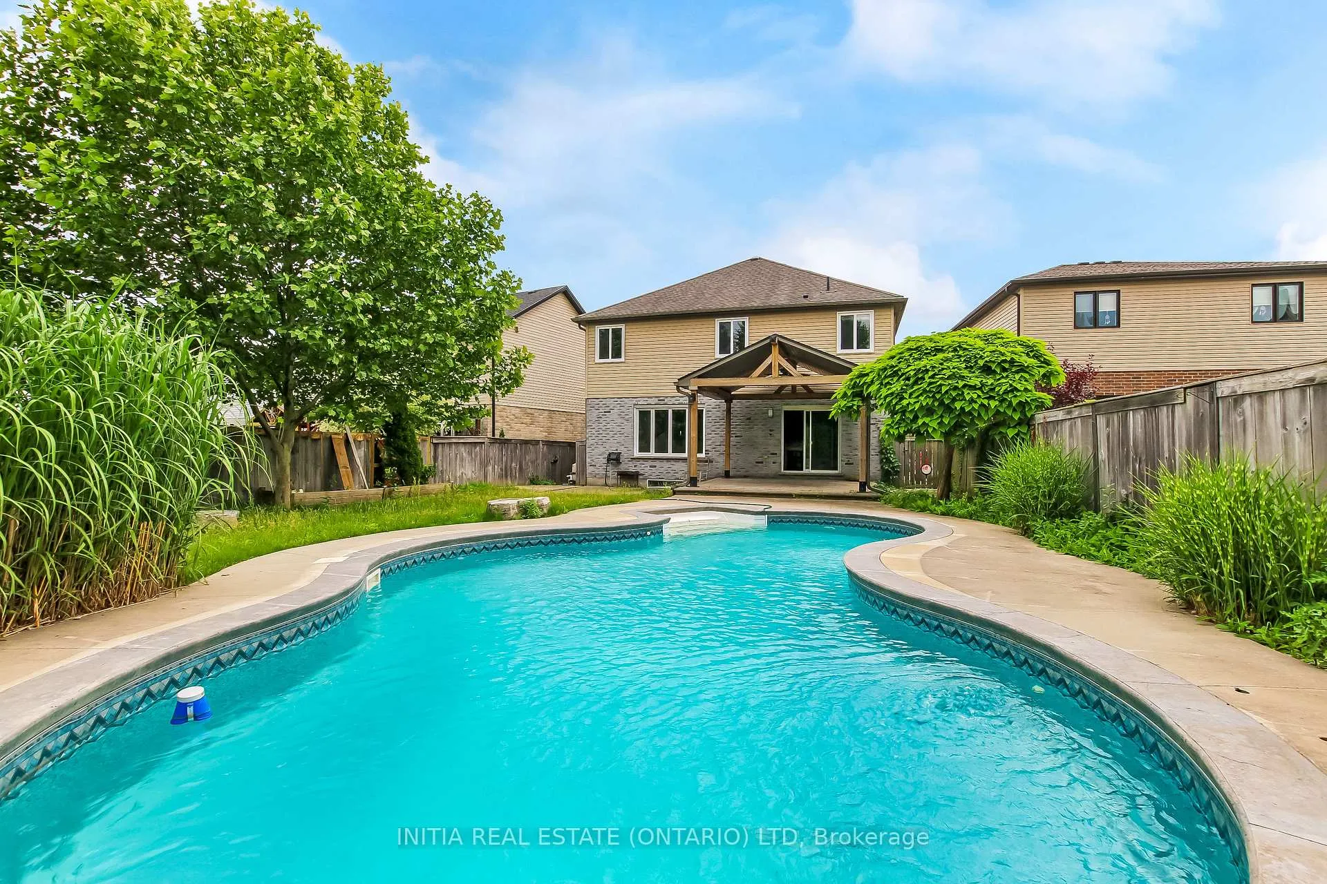 Photo 2 of 1082 Oakcrossing Road, London, North M — HOMEH