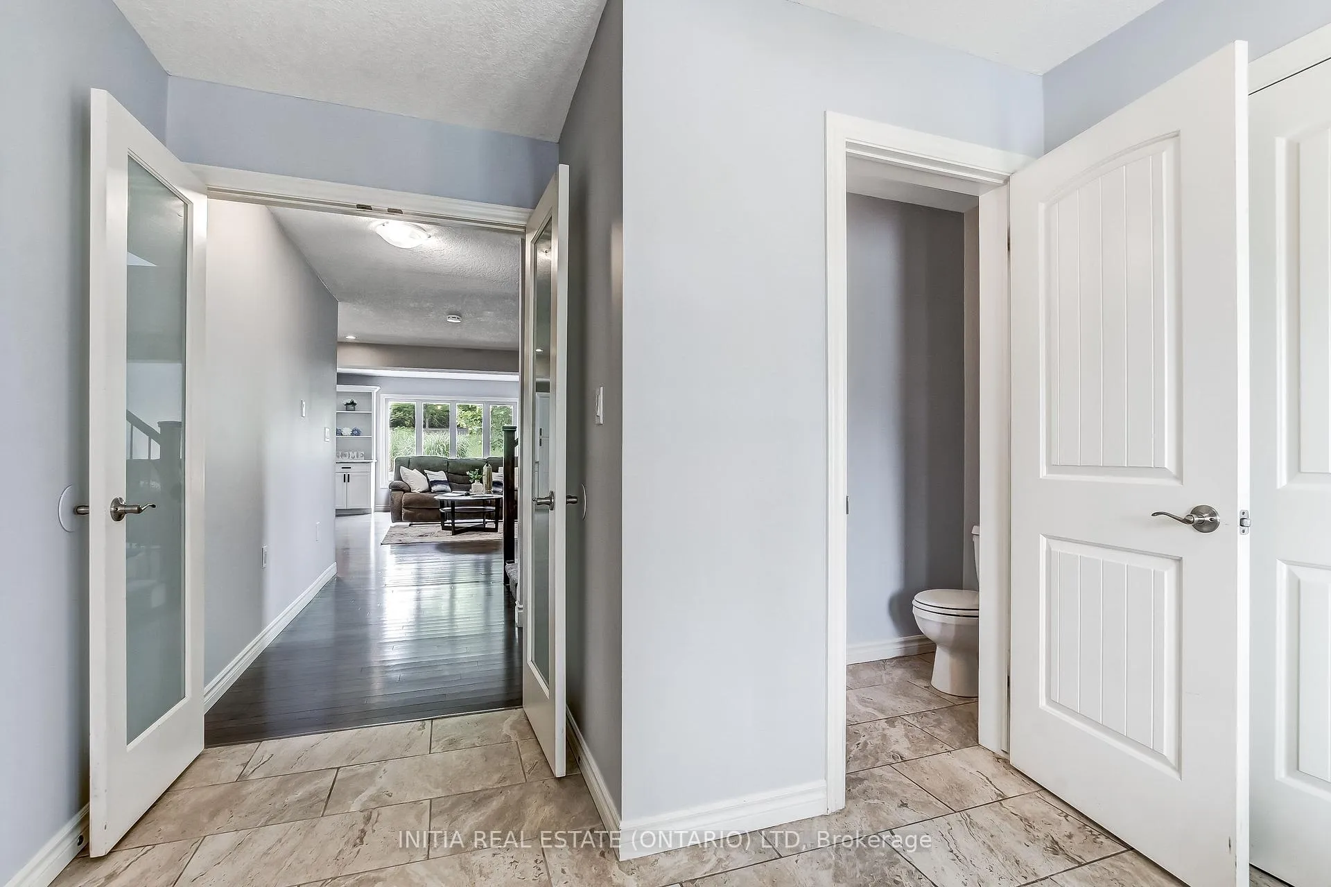 Photo 5 of 1082 Oakcrossing Road, London, North M — HOMEH