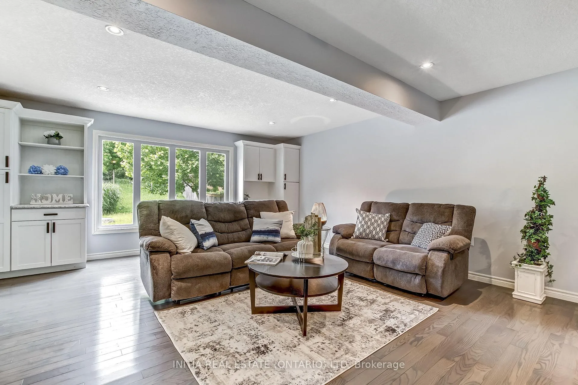 Photo 8 of 1082 Oakcrossing Road, London, North M — HOMEH