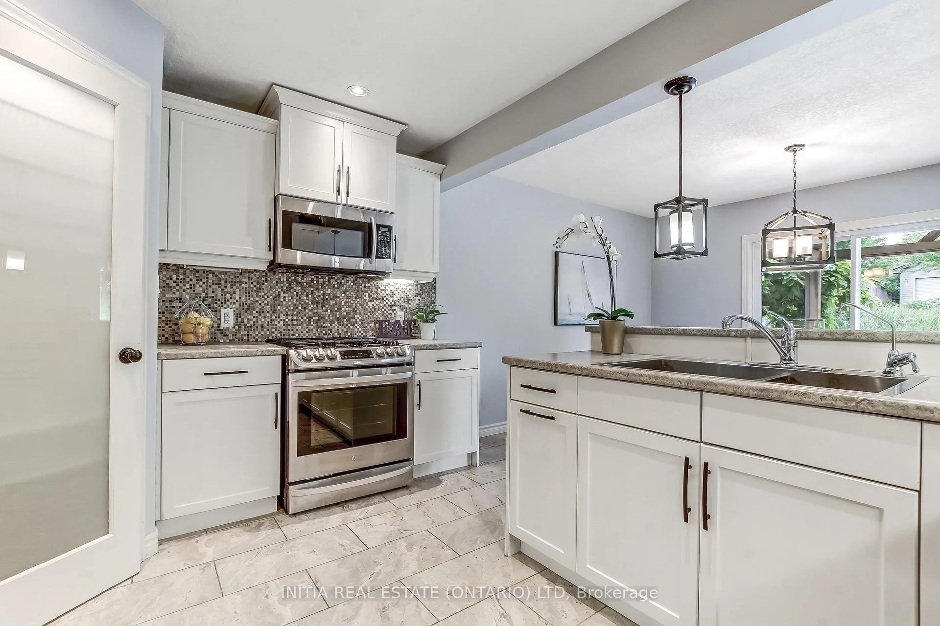 Photo 9 of 1082 Oakcrossing Road, London, North M — HOMEH