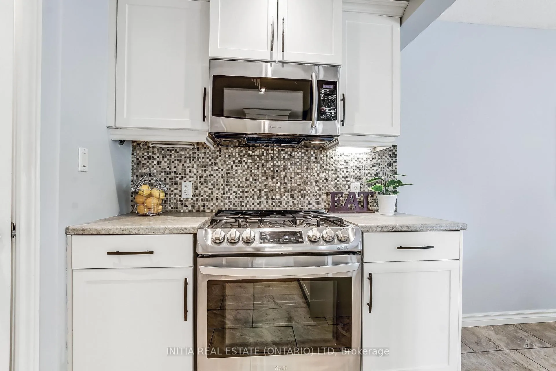 Photo 10 of 1082 Oakcrossing Road, London, North M — HOMEH