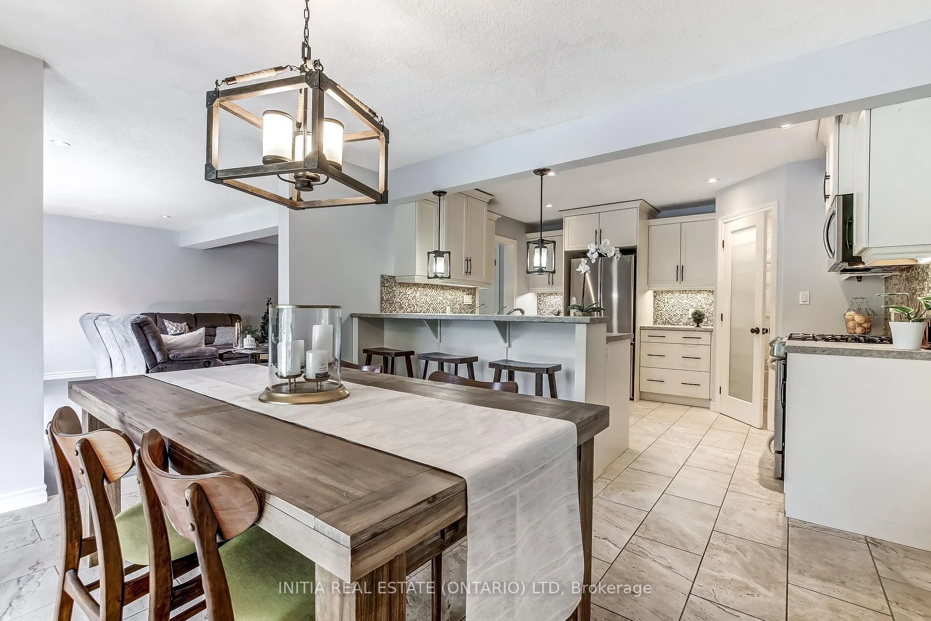 Photo 13 of 1082 Oakcrossing Road, London, North M — HOMEH