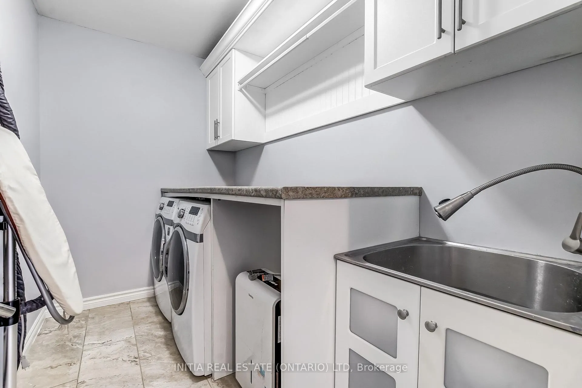 Photo 18 of 1082 Oakcrossing Road, London, North M — HOMEH