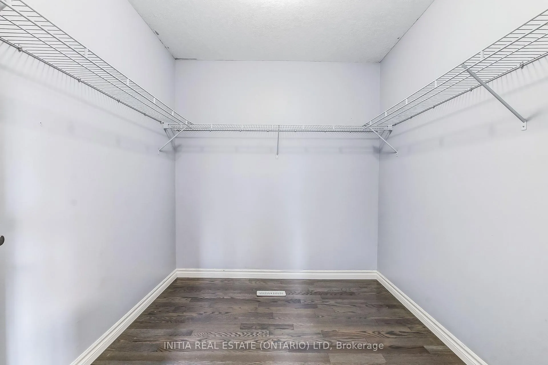 Photo 26 of 1082 Oakcrossing Road, London, North M — HOMEH