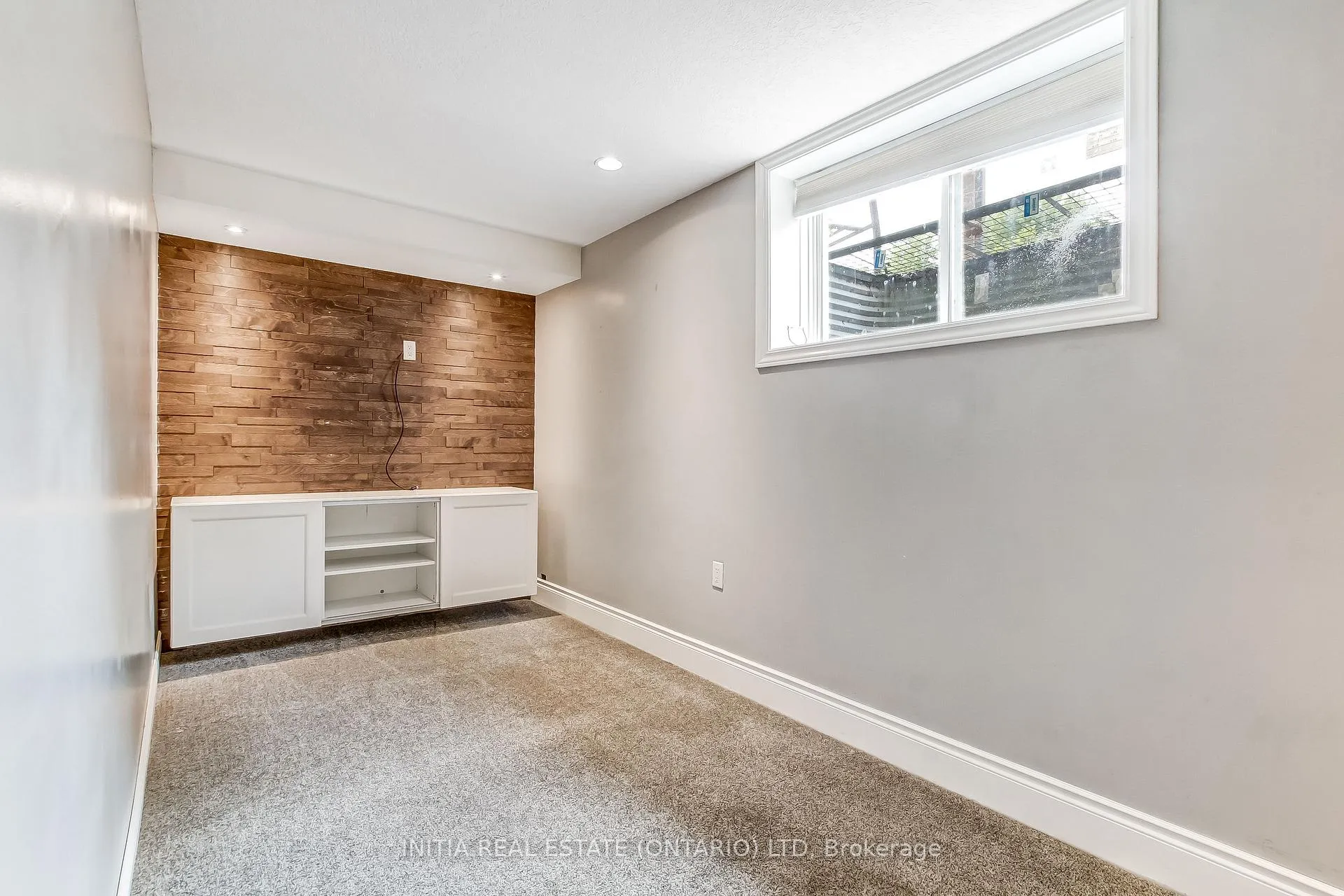 Photo 32 of 1082 Oakcrossing Road, London, North M — HOMEH