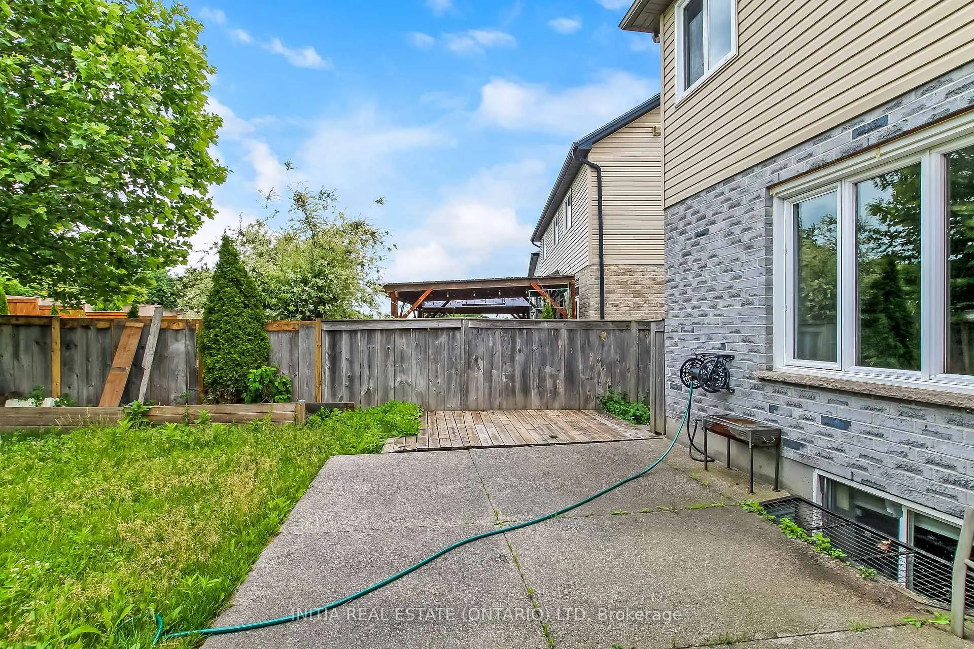 Photo 37 of 1082 Oakcrossing Road, London, North M — HOMEH