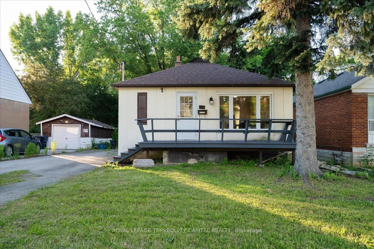 Photo 2 of 175 Clearbrooke Circle, Etobicoke, Rexdale-Kipling — HOMEH