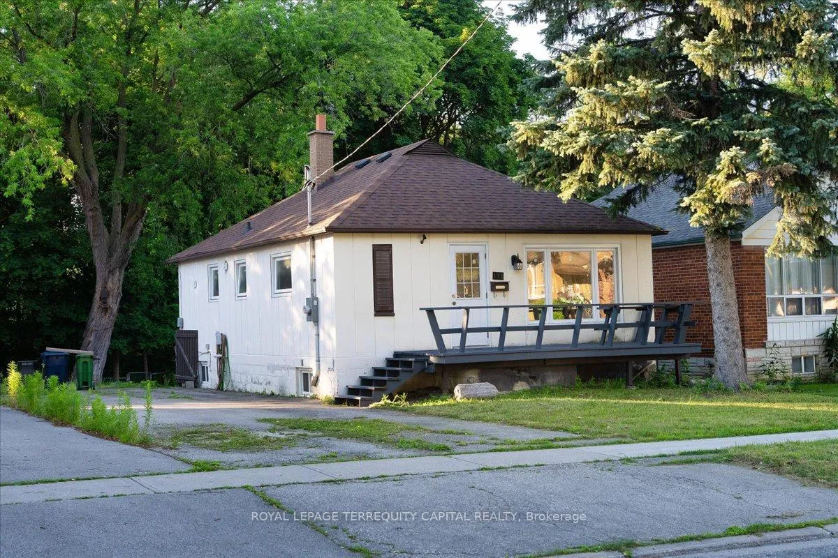 Photo 3 of 175 Clearbrooke Circle, Etobicoke, Rexdale-Kipling — HOMEH