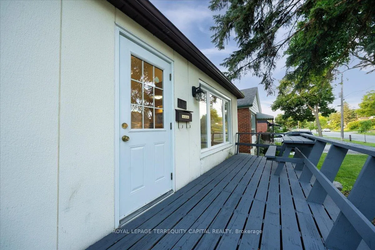 Photo 5 of 175 Clearbrooke Circle, Etobicoke, Rexdale-Kipling — HOMEH