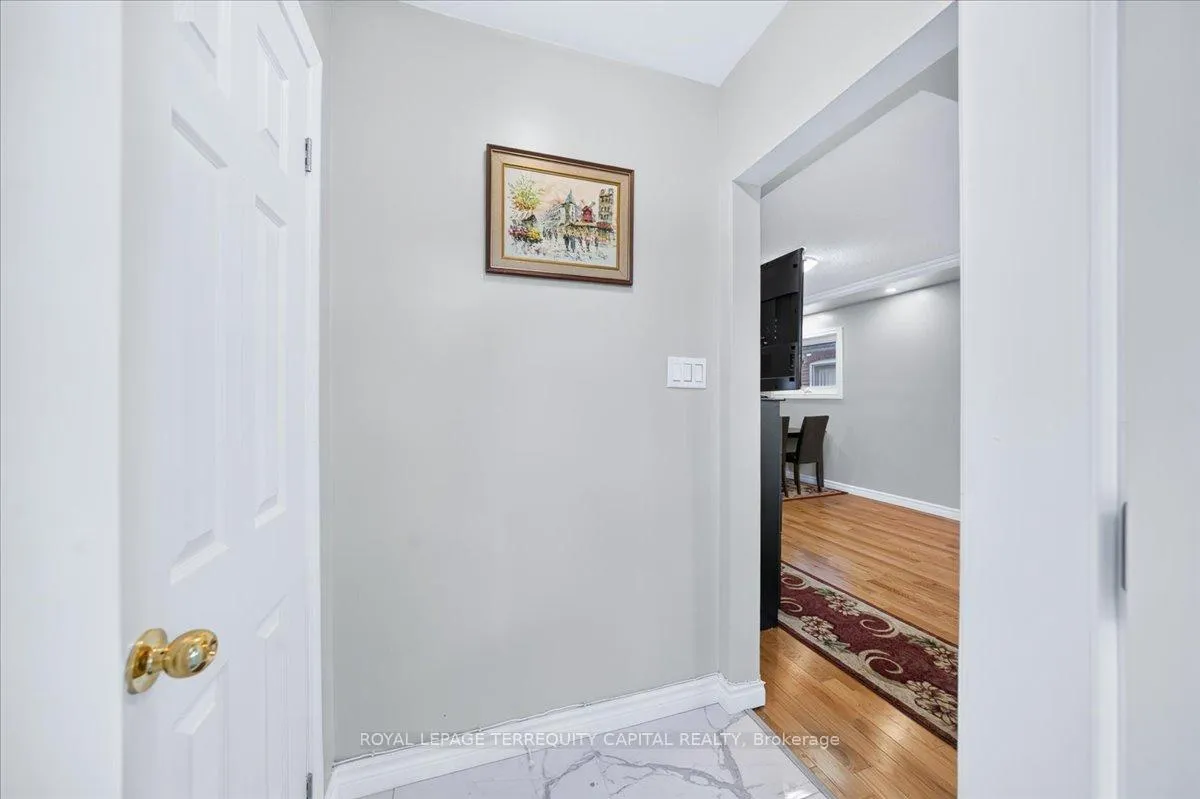 Photo 6 of 175 Clearbrooke Circle, Etobicoke, Rexdale-Kipling — HOMEH