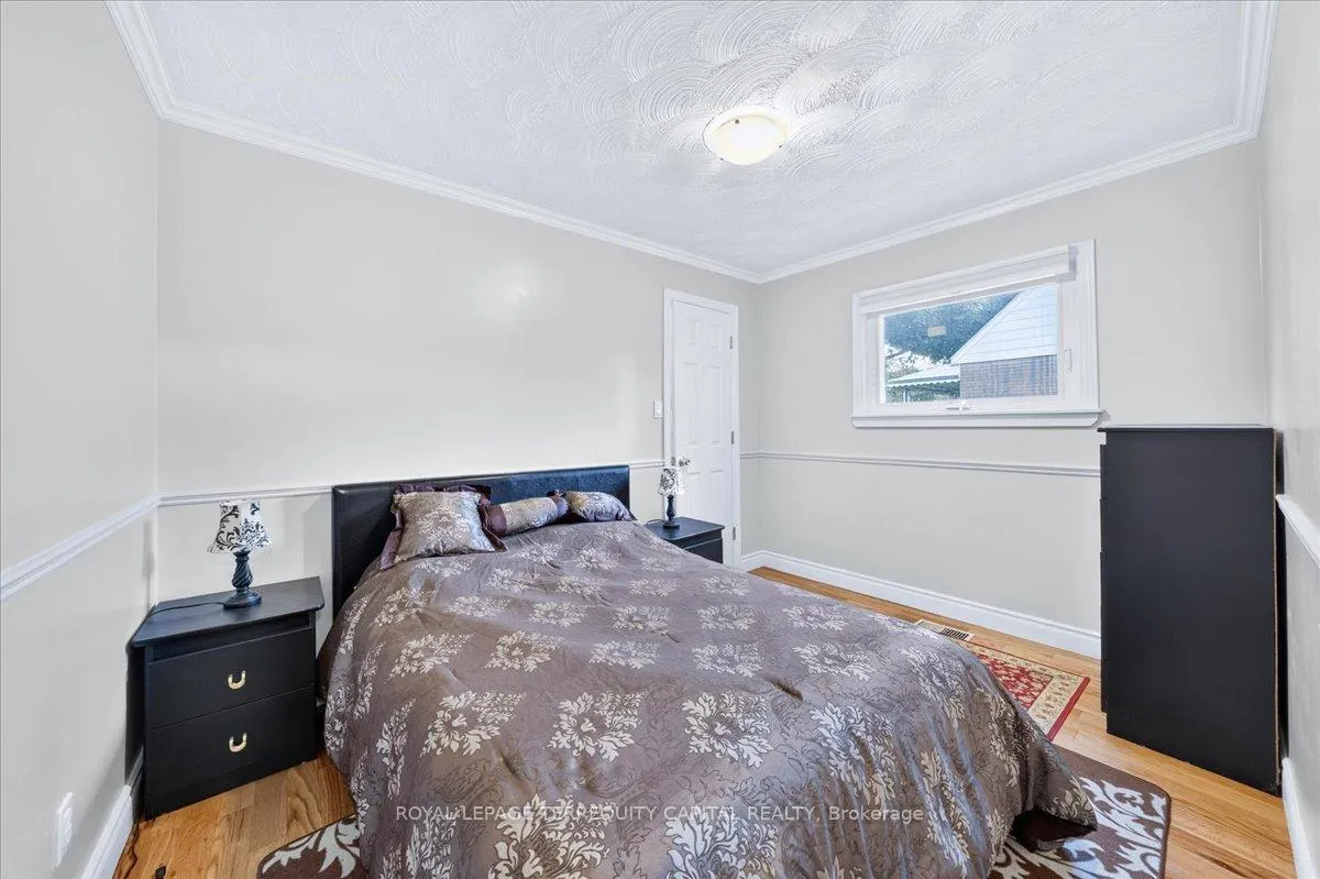 Photo 11 of 175 Clearbrooke Circle, Etobicoke, Rexdale-Kipling — HOMEH