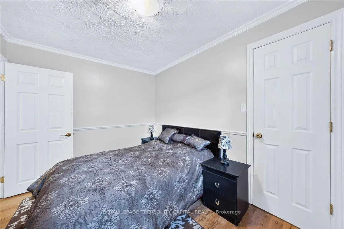Photo 12 of 175 Clearbrooke Circle, Etobicoke, Rexdale-Kipling — HOMEH