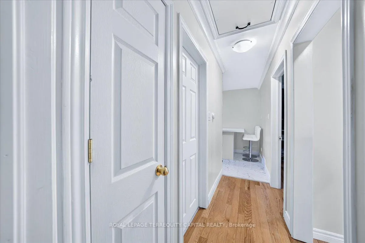 Photo 14 of 175 Clearbrooke Circle, Etobicoke, Rexdale-Kipling — HOMEH