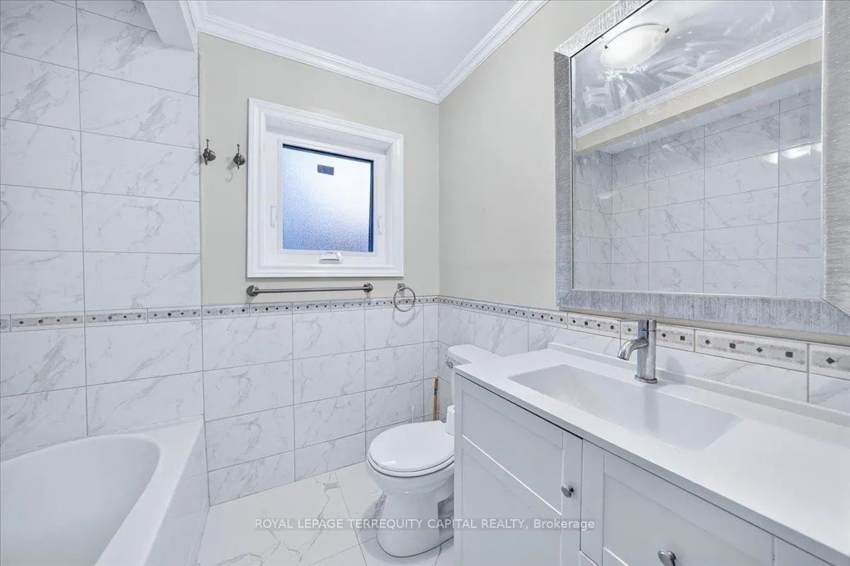 Photo 22 of 175 Clearbrooke Circle, Etobicoke, Rexdale-Kipling — HOMEH