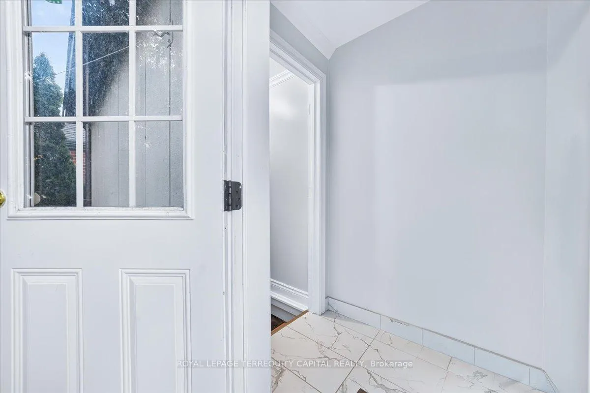 Photo 28 of 175 Clearbrooke Circle, Etobicoke, Rexdale-Kipling — HOMEH