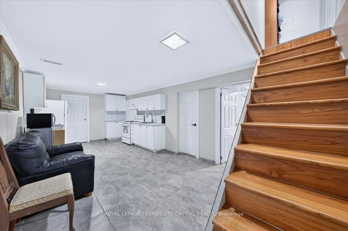 Photo 29 of 175 Clearbrooke Circle, Etobicoke, Rexdale-Kipling — HOMEH
