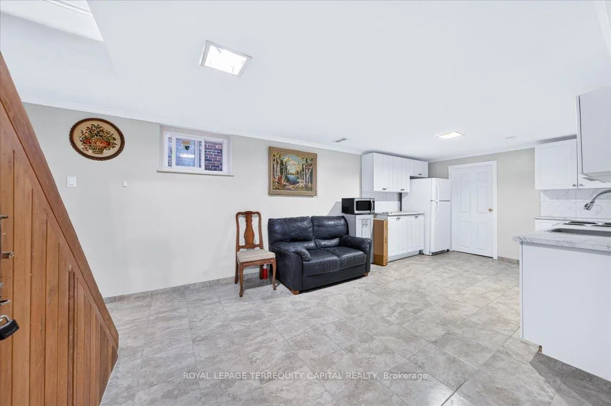 Photo 30 of 175 Clearbrooke Circle, Etobicoke, Rexdale-Kipling — HOMEH