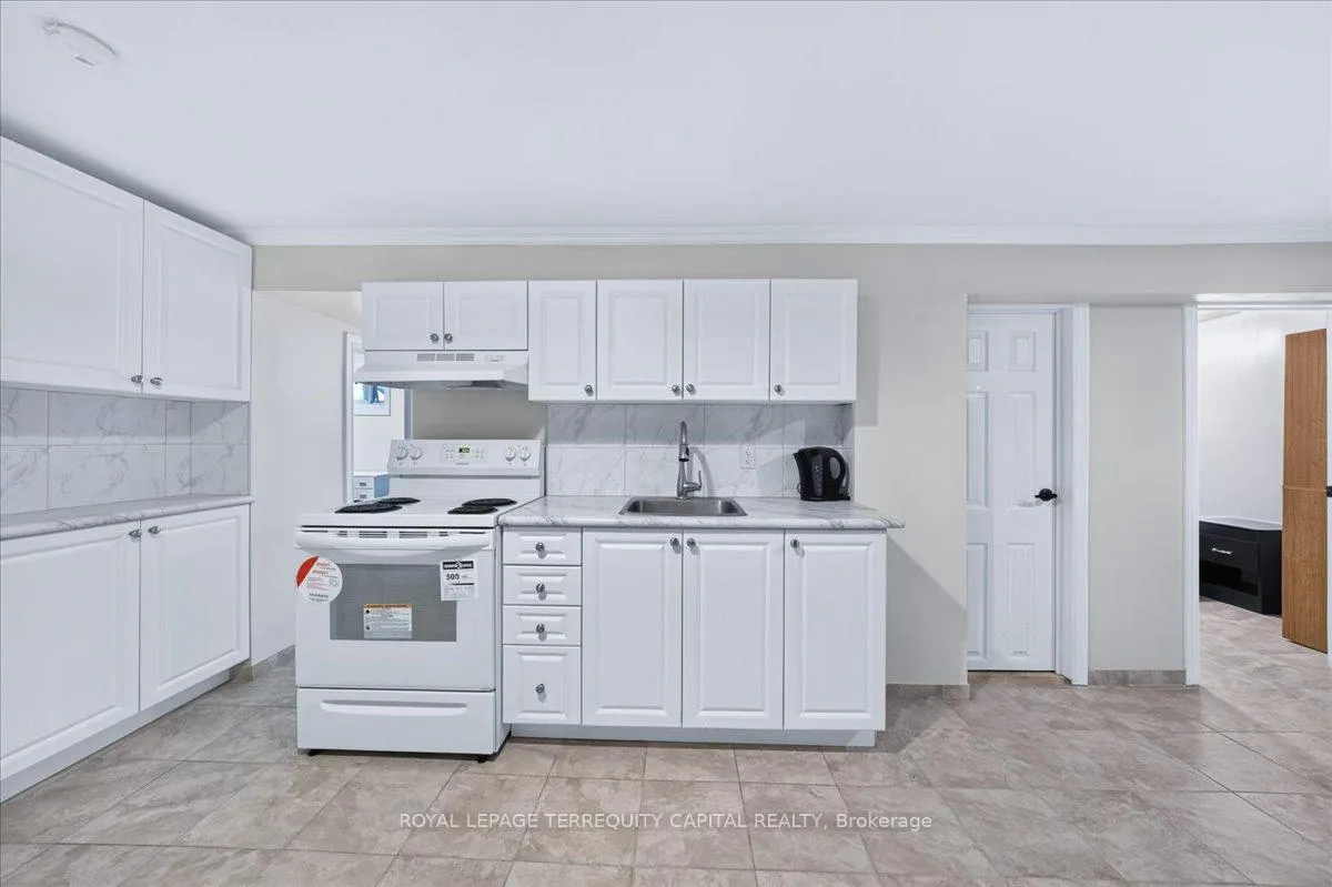 Photo 31 of 175 Clearbrooke Circle, Etobicoke, Rexdale-Kipling — HOMEH