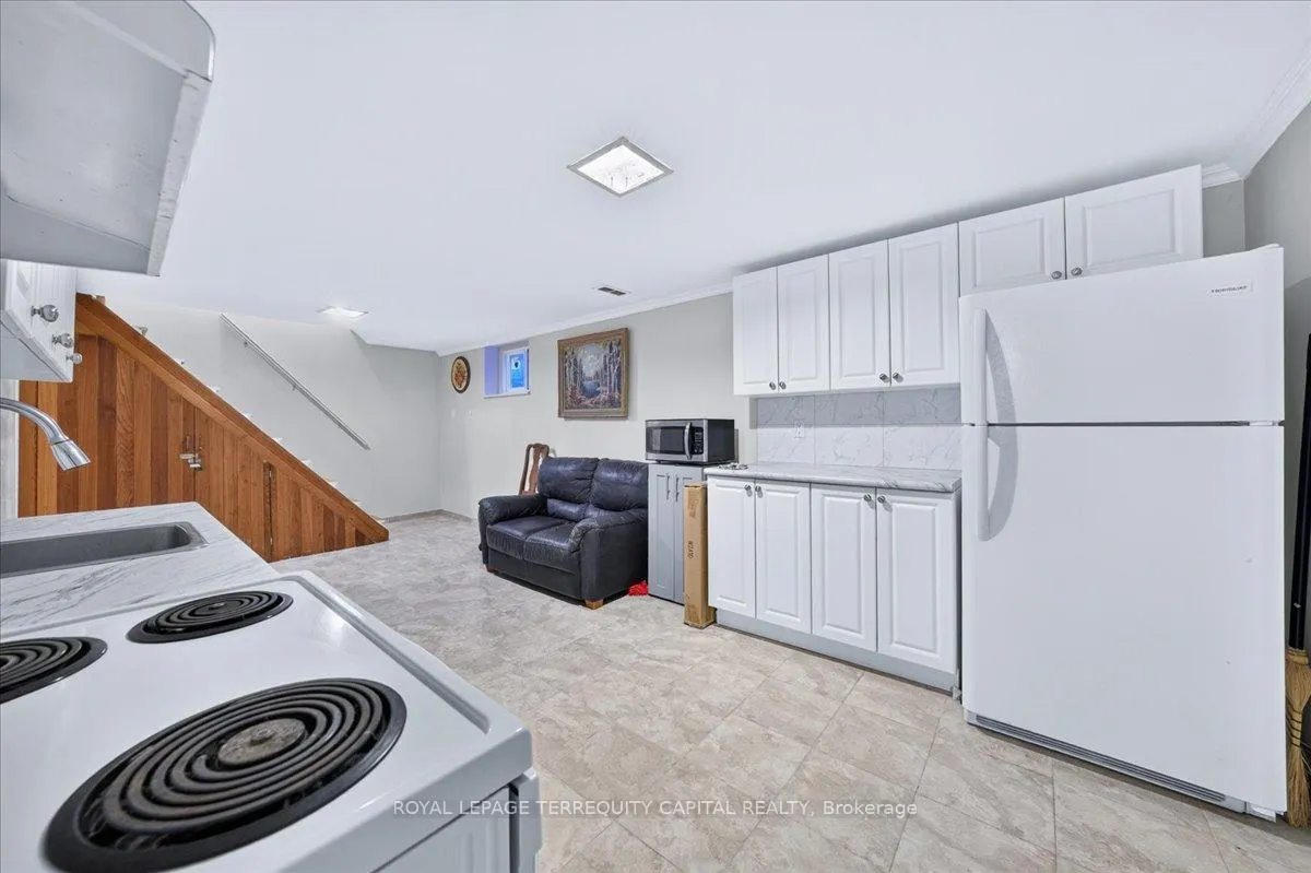 Photo 33 of 175 Clearbrooke Circle, Etobicoke, Rexdale-Kipling — HOMEH