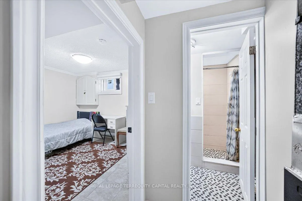 Photo 34 of 175 Clearbrooke Circle, Etobicoke, Rexdale-Kipling — HOMEH