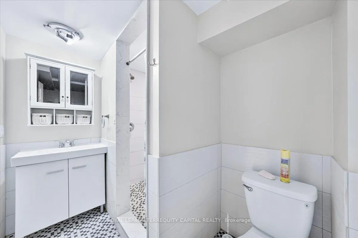 Photo 37 of 175 Clearbrooke Circle, Etobicoke, Rexdale-Kipling — HOMEH