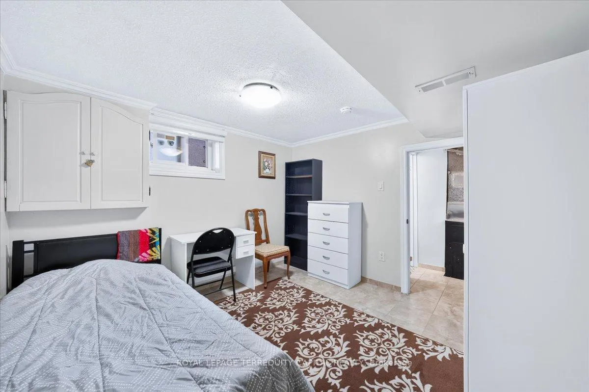 Photo 39 of 175 Clearbrooke Circle, Etobicoke, Rexdale-Kipling — HOMEH
