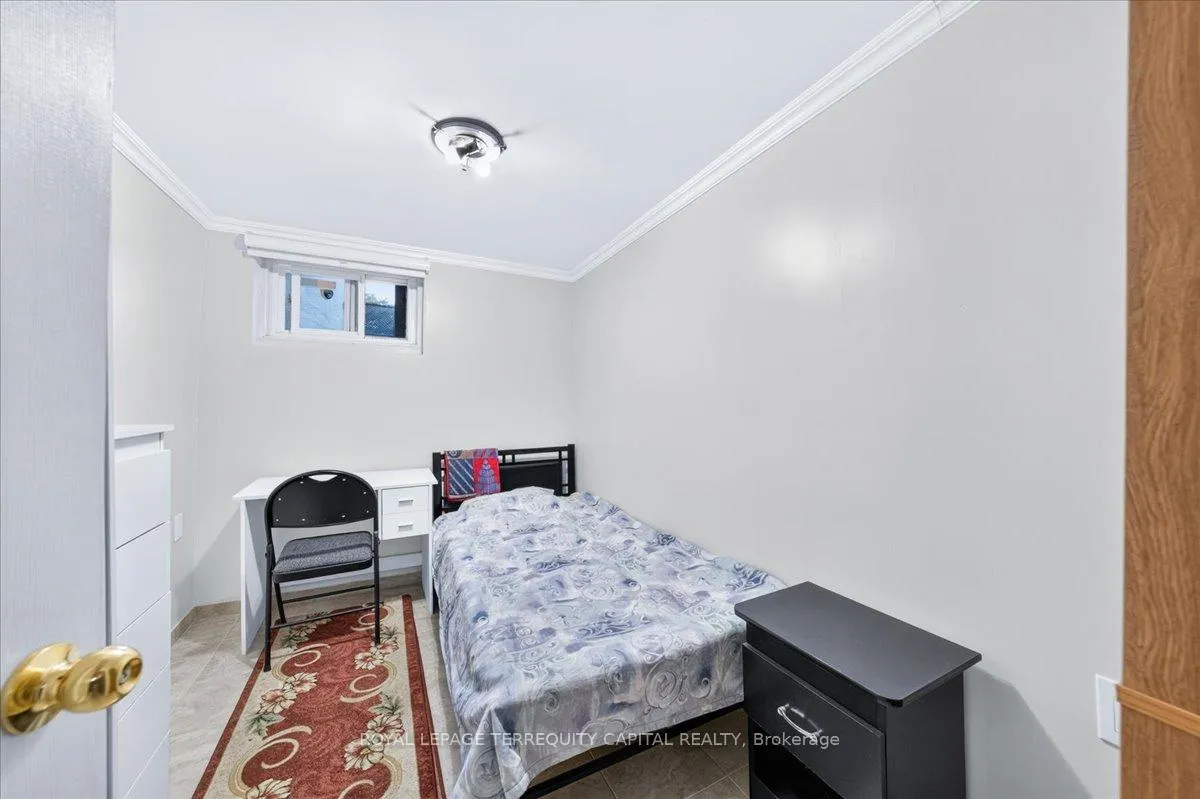 Photo 40 of 175 Clearbrooke Circle, Etobicoke, Rexdale-Kipling — HOMEH