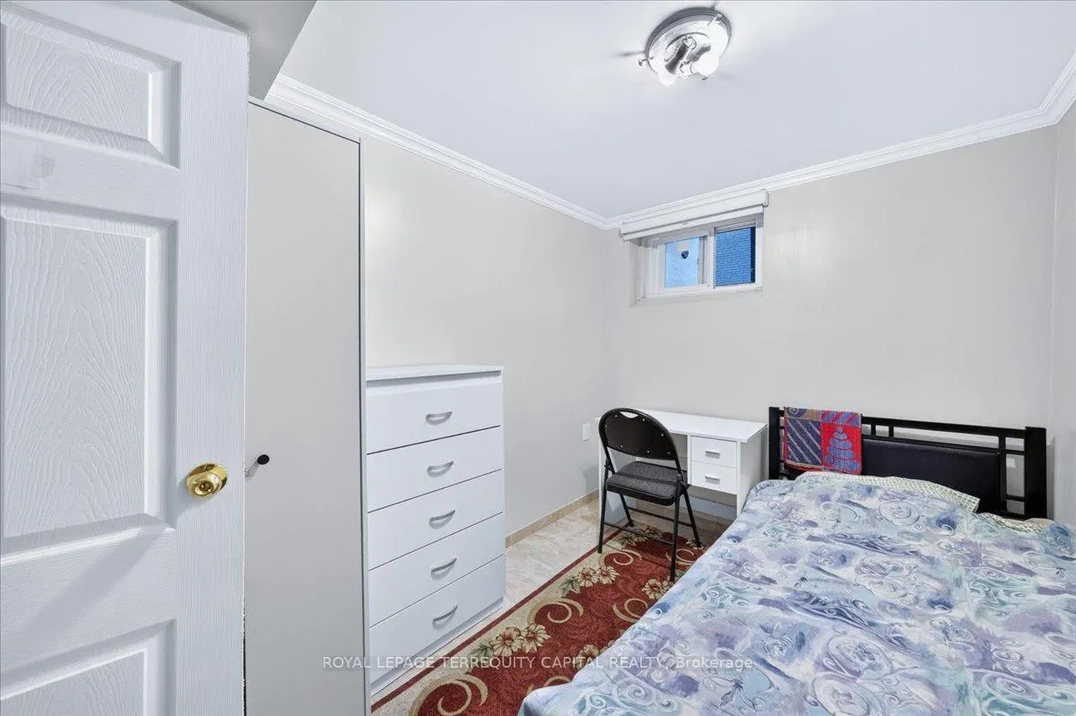Photo 41 of 175 Clearbrooke Circle, Etobicoke, Rexdale-Kipling — HOMEH